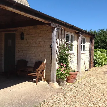 The Retreat, Clematis Cottages, Stamford Exterior photo